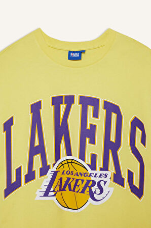 DeFactoFit NBA Los Angeles Lakers Oversize Geniş Kalıp Bisiklet Yaka Kısa Kollu Tişört Y1562AZ25SMYL287