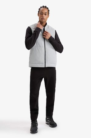 DeFacto Regular Fit Dik Yaka Fermuarlı Cepli Mevsimlik Yelek E8777AX25AUGR360