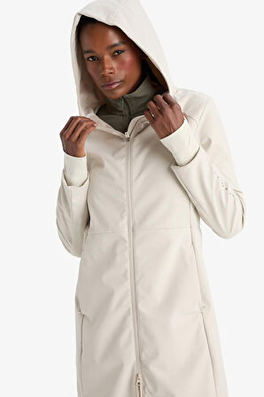 Defactofit Su Geçirmez Softshell Slim Fit Dar Kesim Kapüşonlu Fermuarlı Cepli Parka