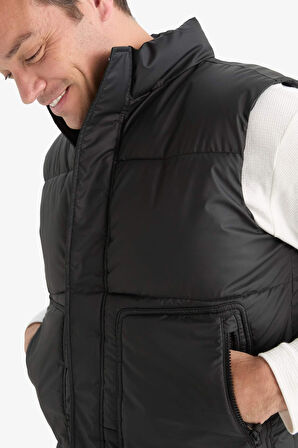 Regular Fit Dik Yaka Fermuarlı Şişme Yelek
