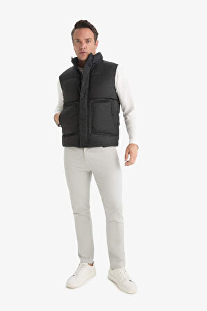 Regular Fit Dik Yaka Fermuarlı Şişme Yelek