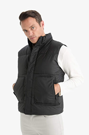 Regular Fit Dik Yaka Fermuarlı Şişme Yelek