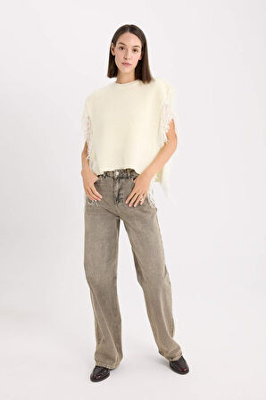 DeFacto Relax Fit Bisiklet Yaka Selanik Püsküllü Triko Süveter E5568AX24CWER105