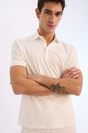 DeFacto Slim Fit Dar Kesim Polo Yaka Dokulu Kısa Kollu Krinkıl Beyaz Tişört E1222AX25SMWT32