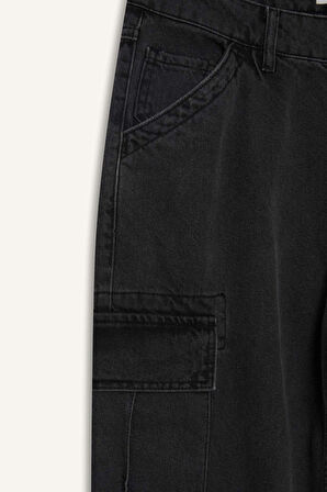 Relax Fit Rahat Kesim Düz Paça Kargo Cepli Jean Pantolon