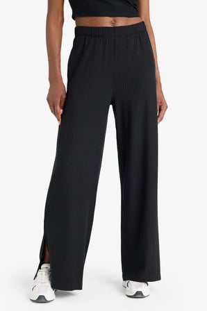 DeFacto Wide Leg Geniş Paça Cepli Yırtmaçlı İnce Sporcu Pantolon E2538AX25SMBK81