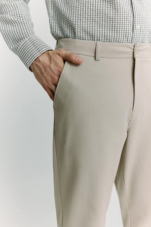 DeFacto Tailored Fit Düz Paça Her Yöne Esneyen Yumuşak Tuşe Cepli Pantolon C7508AX25AUBG766