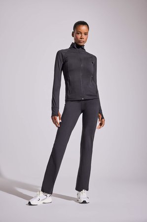 DeFacto Fitted Vücuda Oturan Ultra Soft Dik Yaka Çift Cepli Parmak Detaylı Fermuarlı Spor Hırka B3985AX25AUBK81