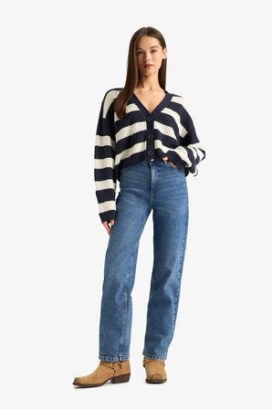 Regular Fit V Yaka Çizgili Düğmeli Triko Hırka Z8539AZ25WNNV207