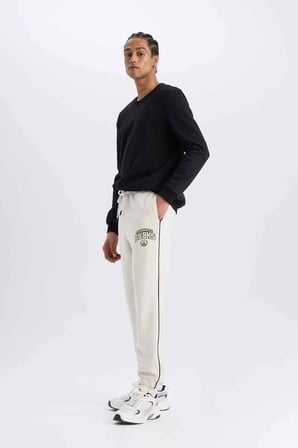 DeFactoFit NBA Milwaukee Bucks Jogger Eşofman Altı Standart Fit Cepli Esnek Bantlı Paça Skuba Dalgıç Kumaş D6725AX25SPBG662