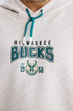 DeFactoFit NBA Milwaukee Bucks Oversize Geniş Kalıp Kapüşonlu Sırt Baskılı Kalın Sweatshirt D6699AX25SPGR421