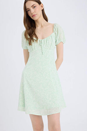 Kalp Yaka Çiçek Desenli Krinkıl Kumaş Kısa Kollu Mini Elbise