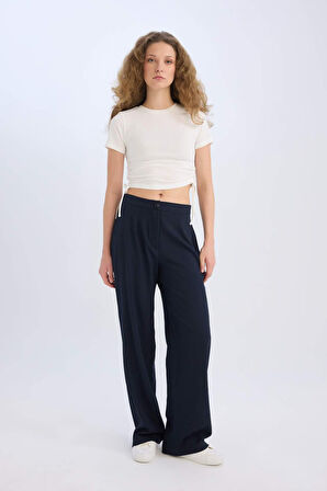 DeFacto Wide Leg Kumaş Pantolon Normal Bel Geniş Bol Paça Cepli Standart Boy D4356AX25SPNV199