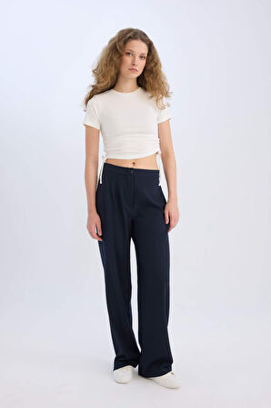 DeFacto Wide Leg Kumaş Pantolon Normal Bel Geniş Bol Paça Cepli Standart Boy D4356AX25SPNV199