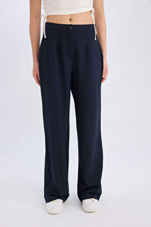 DeFacto Wide Leg Kumaş Pantolon Normal Bel Geniş Bol Paça Cepli Standart Boy D4356AX25SPNV199