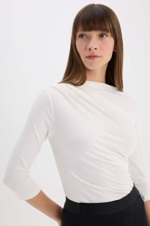 Regular Fit Degaje Yaka Smart Krep Kısa Kollu Tişört