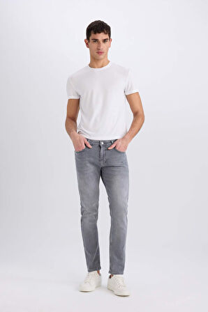 DeFacto Pedro Slim Fit Dar Kalıp Normal Bel Dar Paça Jean Pantolon E8506AX24WNNM55