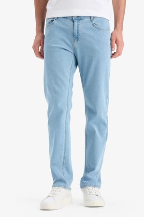 DeFacto Sergio Regular Fıt Normal Bel Boru Paça Düz Paça Jean Pantolon E7268AX25SMNM39
