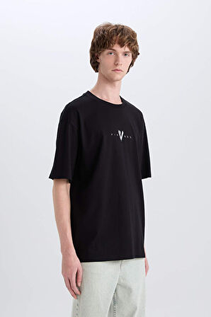 DeFacto %100 Pamuk Vikings Valhalla Boxy Fit Bisiklet Yaka Sırt Baskılı Kısa Kollu Tişört E3277AX25SMBK81