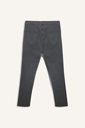 DeFacto Pedro Slim Fit Dar Kalıp Normal Bel Dar Paça Jean Pantolon E7440AX25SMNM55
