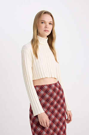 DeFacto Coool Balıkçı Yaka Crop Top Basic Düz Fitilli Kaşkorse Uzun Kollu Tişört E1673AX24WNER238