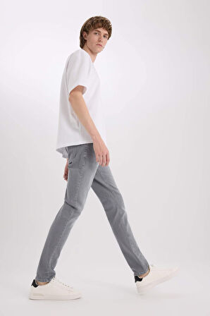 DeFacto Pedro Slim Fit Dar Kalıp Normal Bel Dar Paça Jean Pantolon D9782AX25SPNM18