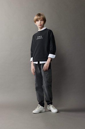 DeFacto Oversize Geniş Kalıp Bisiklet Yaka Sırt Baskılı Yıkamalı Soluk Efektli Sweatshirt Erkek Çocuk D8494A825SPBK81
