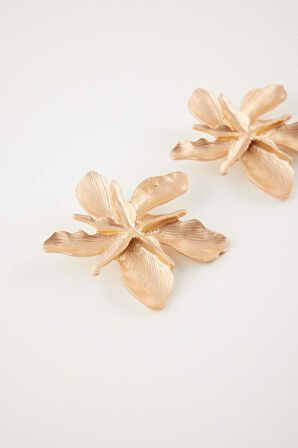 Kadın Çiçek Motifli Mat Gold Küpe