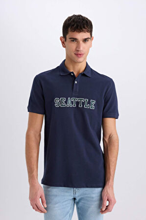 DeFacto Regular Fit Polo Yaka Baskılı Nakışlı Kısa Kollu Tişört D7667AX25SPNV135