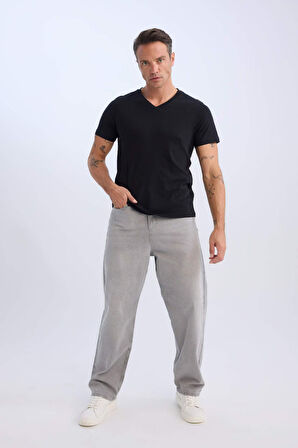 DeFacto New Regular Fit V Yaka Basic Düz Kısa Kollu Tişört D7938AX25SPBK81