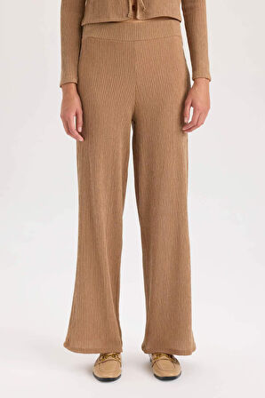 DeFacto Wide Leg Geniş Bol Paça Esnek Belli Basic Düz Bürümcük Pantolon D6300AX24AUBG138