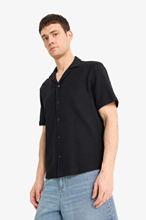 DeFacto Relax Fit Yazlık Apaş Yaka Pamuklu Kısa Kollu Siyah Gömlek B4130AX25SPBK81