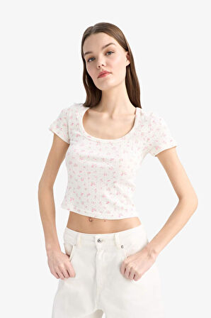 DeFacto Fitted U Yaka Çiçek Desenli Kısa Kollu Tişört E9926AX25SMWT32