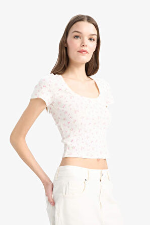 DeFacto Fitted U Yaka Çiçek Desenli Kısa Kollu Tişört E9926AX25SMWT32