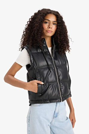 Regular Fit Kapüşonlu Suni Deri Yelek