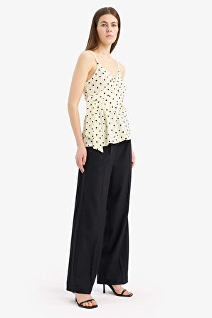Slim Fit Dar Kesim Puantiye V Yaka Bürümcük Askılı Bluz