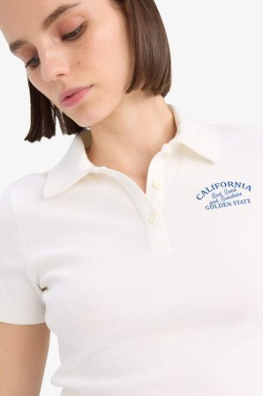 DeFacto Fitted Polo Yaka Baskılı Ribana Kısa Kollu Beyaz Tişört D1095AX25SMWT32