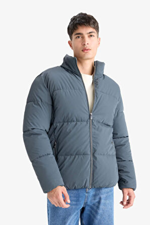 Regular Fit Dik Yaka Fermuarlı Su Geçirmez Mont