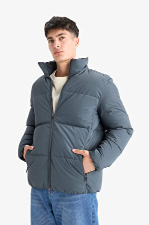 Regular Fit Dik Yaka Fermuarlı Su Geçirmez Mont