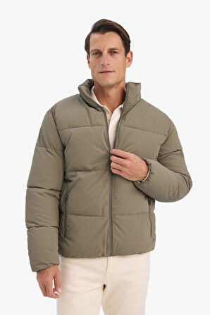 Regular Fit Dik Yaka Fermuarlı Su Geçirmez Mont