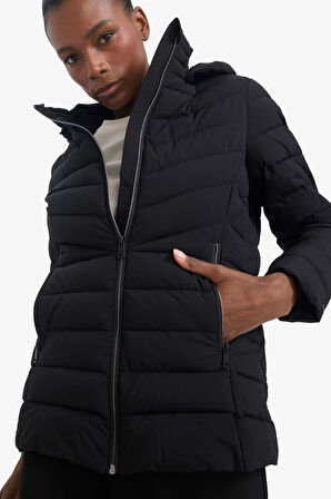 DeFactoFit Su İtici Regular Fit Kapüşonlu Fermuarlı Cepli Şişme Mont