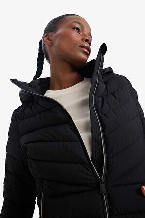 DeFactoFit Su İtici Regular Fit Kapüşonlu Fermuarlı Cepli Şişme Mont