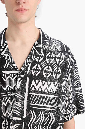 DeFacto Regular Fit Apaş Yaka Desenli Yazlık Kısa Kollu Gömlek E2314AX25SMBK81