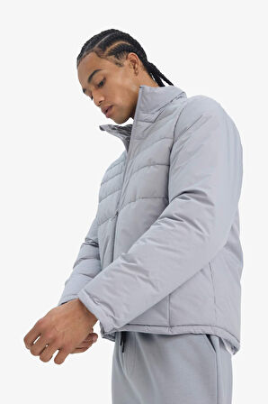 Defactofit Su Geçirmez Rüzgar Geçirmez Regular Fit Dik Yaka Fermuarlı Cepli Kışlık Mont