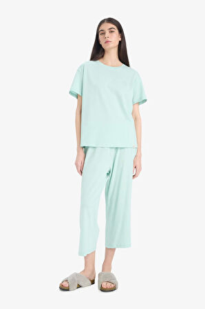 Pijama Takımı Kısa Kollu Üstü Esnek Belli Kapri Altı-Fall in Love