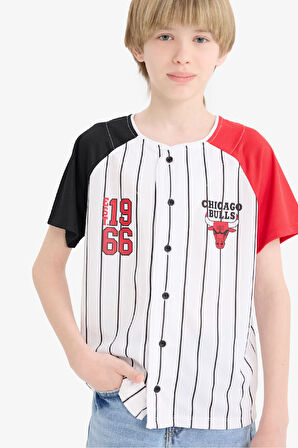 DeFacto Erkek Çocuk NBA Chicago Bulls V Yaka Sırt Baskılı Kısa Kollu Tişört E4834A825SMWT34