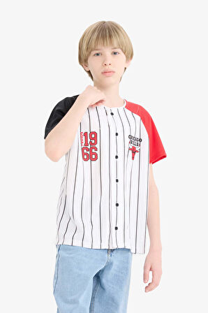 DeFacto Erkek Çocuk NBA Chicago Bulls V Yaka Sırt Baskılı Kısa Kollu Tişört E4834A825SMWT34