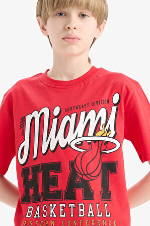 DeFacto Erkek Çocuk NBA Miami Heat Bisiklet Yaka Kısa Kollu Tişört E4837A825SMRD59