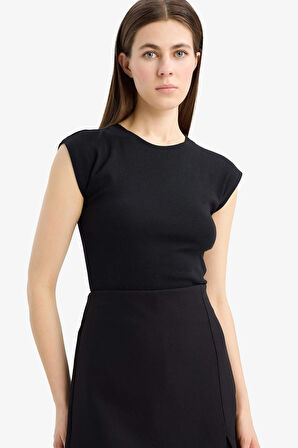 DeFacto Slim Fit Dar Kesim Bisiklet Yaka Basic Düz Modal Kısa Kollu Tişört F0685AX25SPBK27