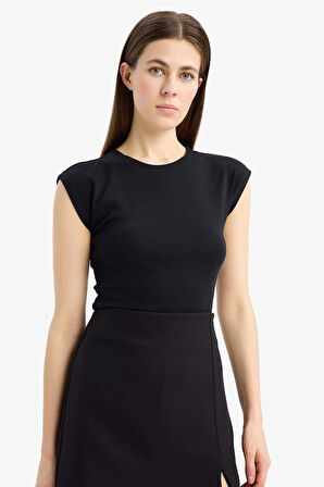 DeFacto Slim Fit Dar Kesim Bisiklet Yaka Basic Düz Modal Kısa Kollu Tişört F0685AX25SPBK27